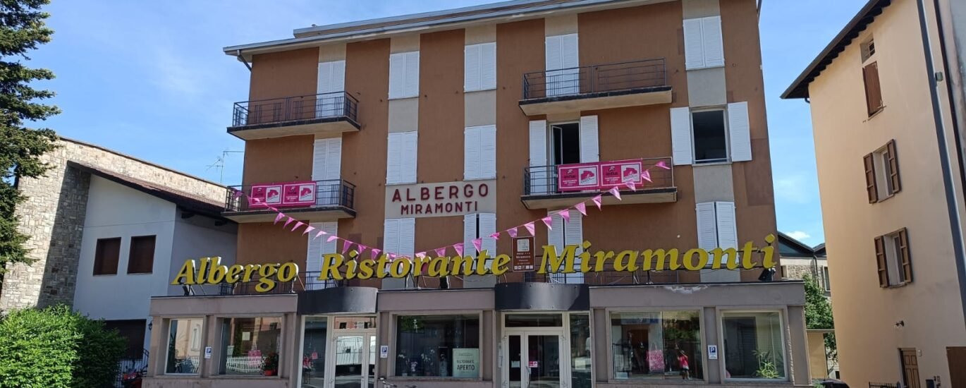 Facciata albergo Miramonti