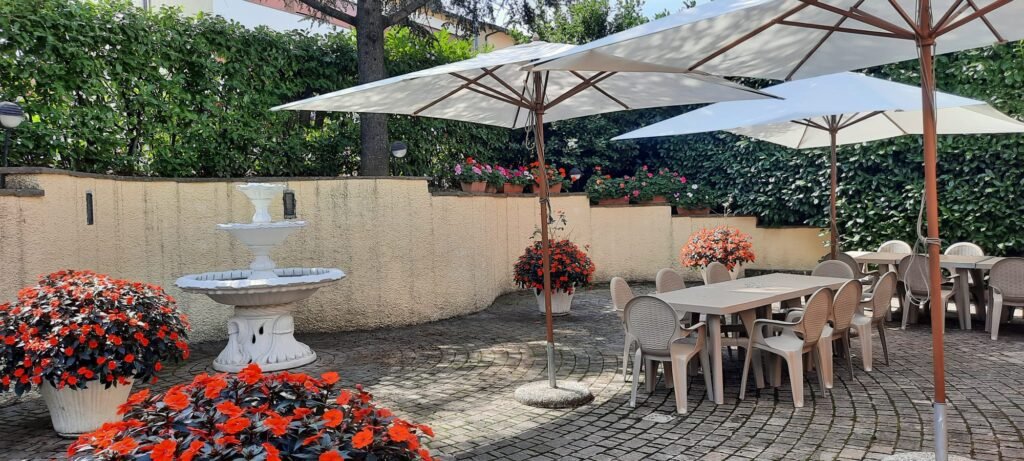 Spazio esterno albergo Miramonti